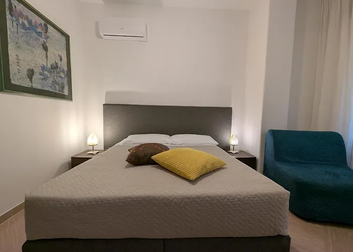 Napoli City Inn